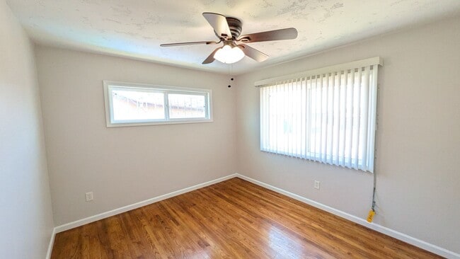 Building Photo - Emerald Hills Home with Garage