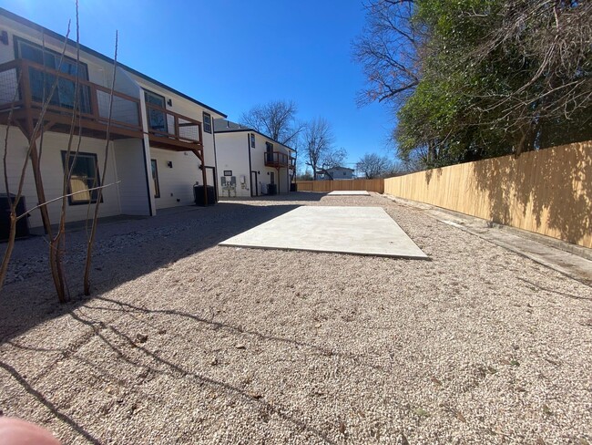 Building Photo - 313 Mill St