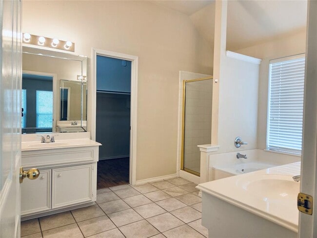 Building Photo - 3519 Chesapeake Ct
