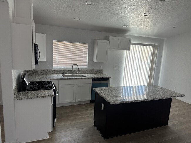 Building Photo - 21601 Garibaldi Ct