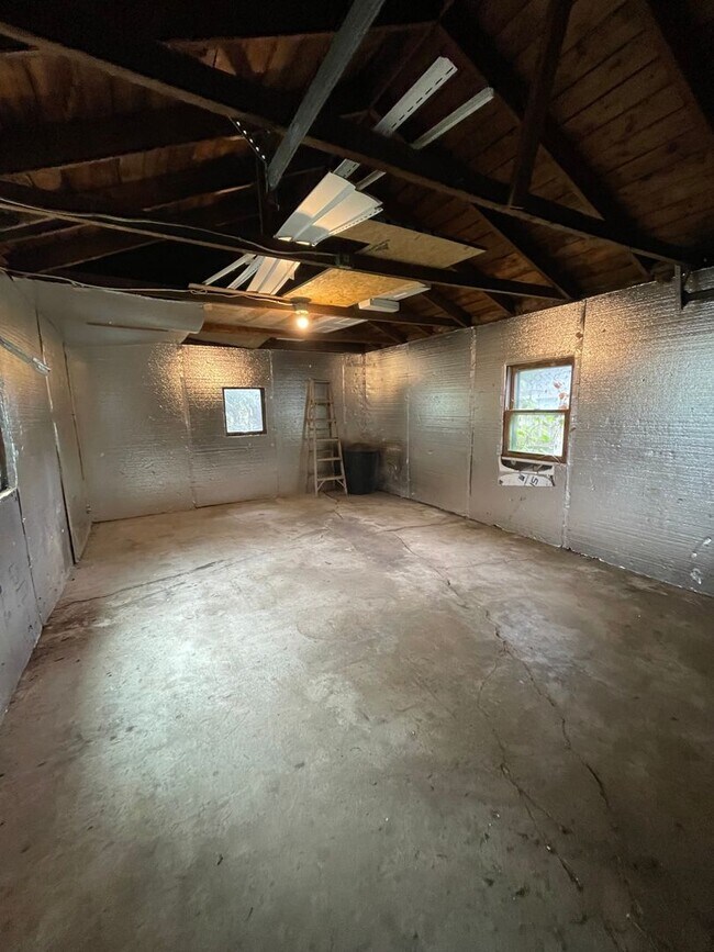 Building Photo - 2142 Ulen Ln