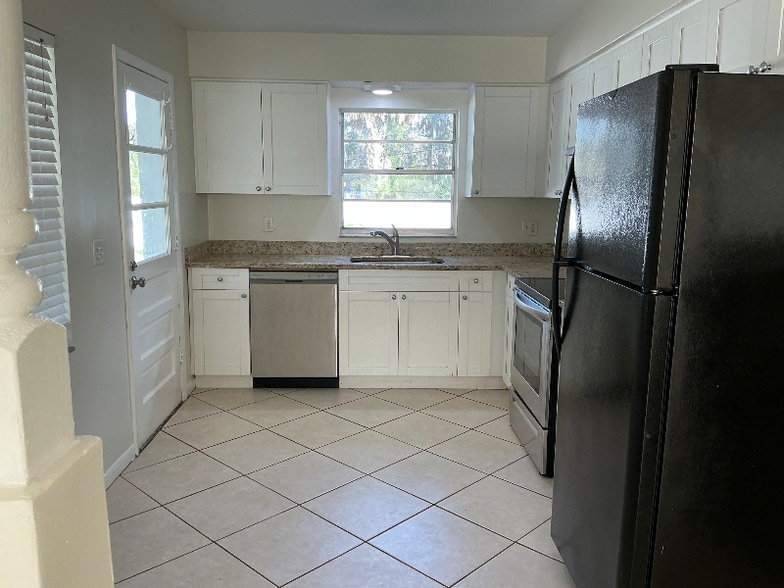 Building Photo - 6806 Mathers Ln