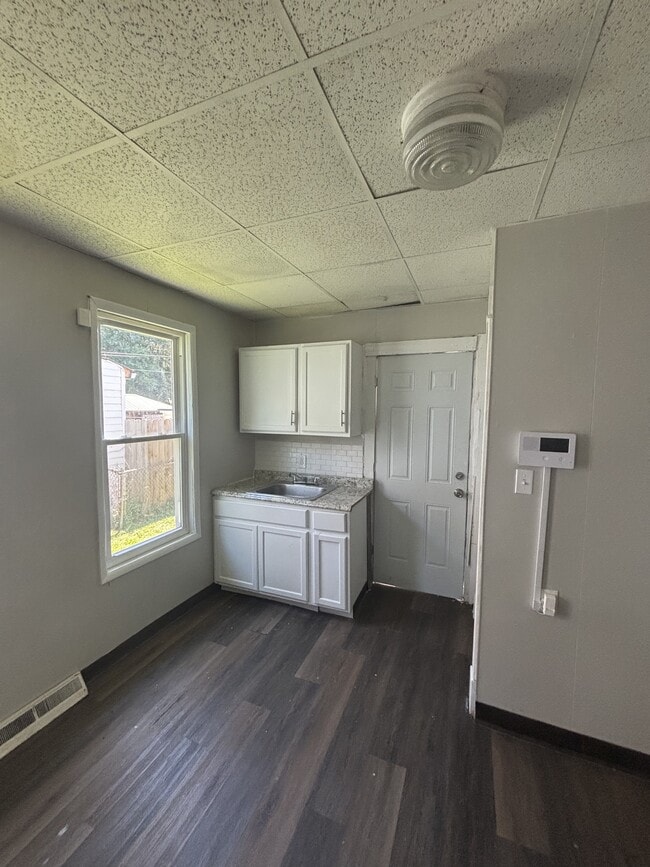 Building Photo - 6819 Hope Ave