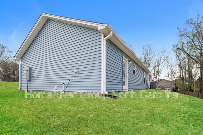 Building Photo - 2814 Carrollwood Dr