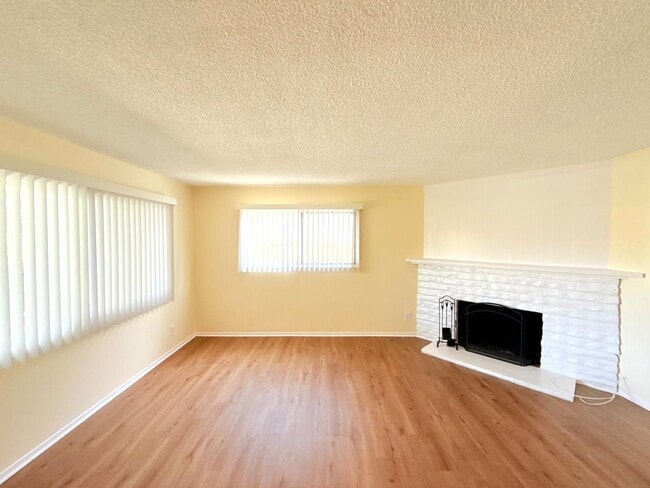 Building Photo - Beautiful Renovated Spacious 4 Bed - 2 Bath Home in West Hills