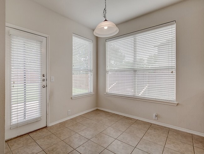 Building Photo - 2609 Monroe Dr