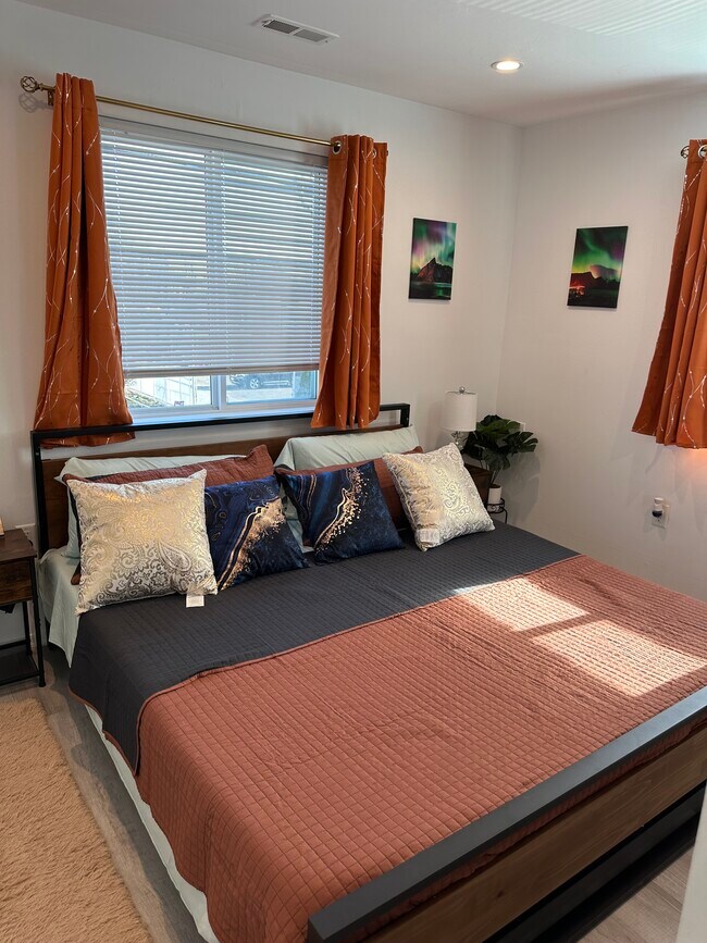 Building Photo - 3826 W 9th St