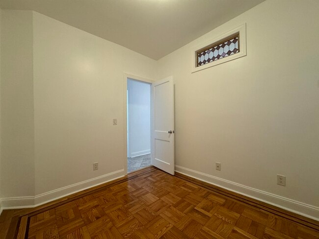 Building Photo - 445 Monmouth St