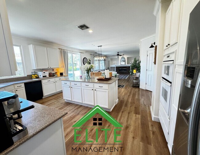 Building Photo - Scenic View Balcony and Beautiful 4-Bedroo...