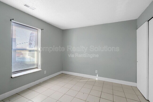 Building Photo - 330 Mt Everest Dr