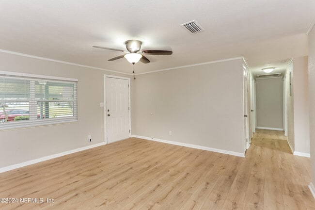 Building Photo - 303 Renne Dr N