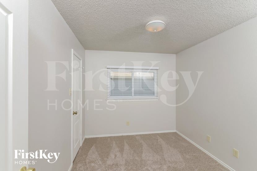 Building Photo - 2652 Westover View