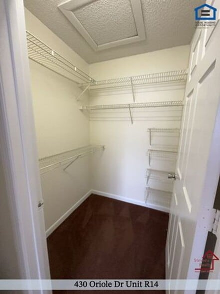 Building Photo - 430 Oriole Dr