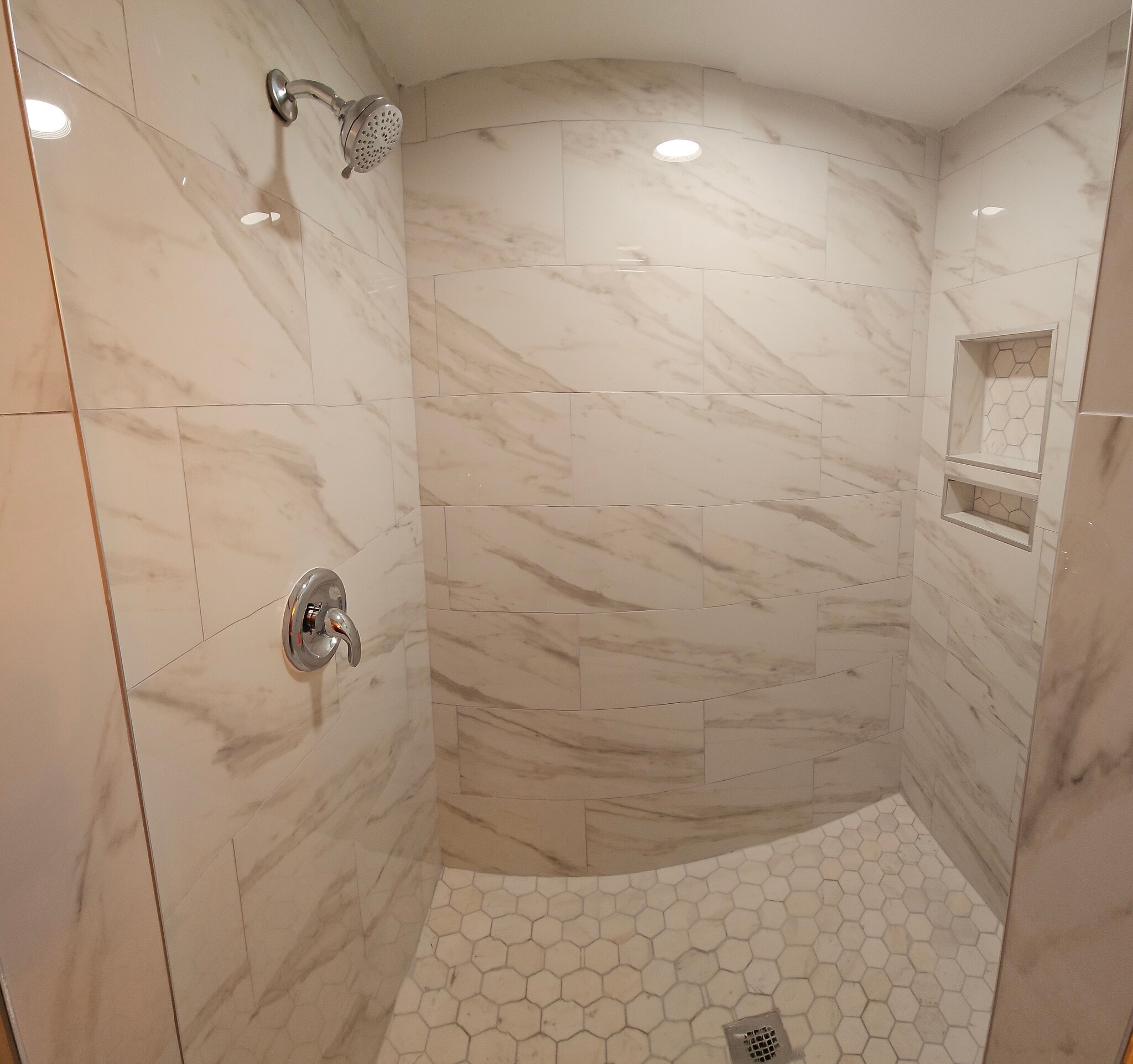 Newly tiled - 18715 Hamilton St