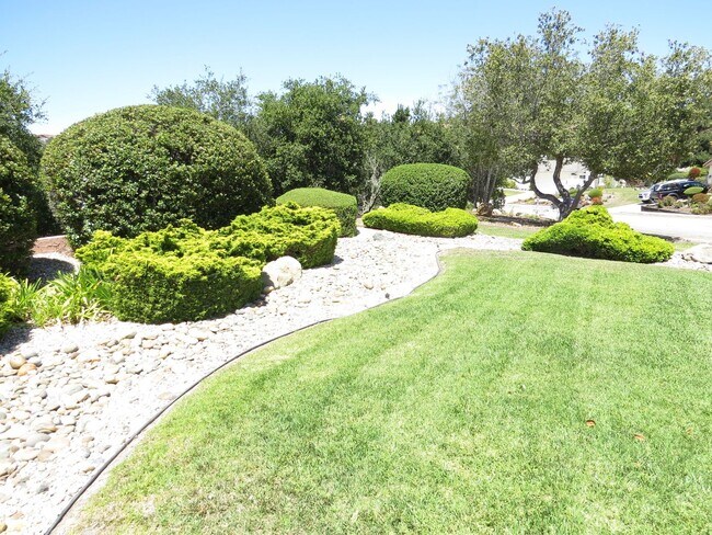 Building Photo - Fabulous Find!