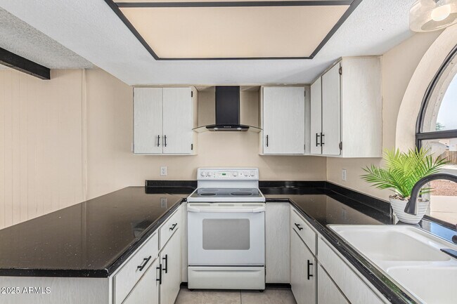 Building Photo - 3917 W Juniper Ave