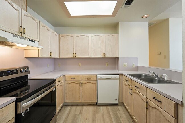 Building Photo - 502 Gregory Ct
