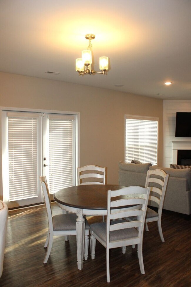 Building Photo - Flexible leasing Terms