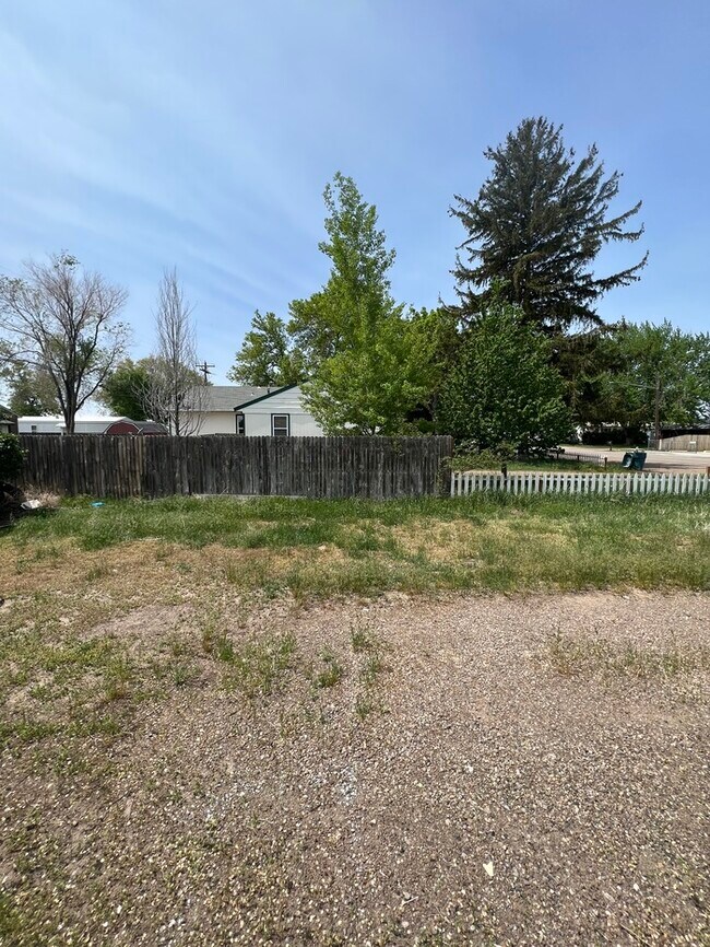 Building Photo - Charming 2 bed 1 bath!