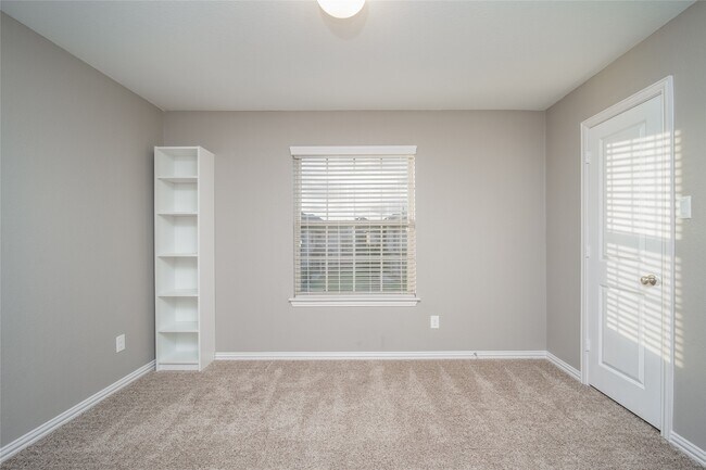 Building Photo - 1826 Ryon Falls Dr