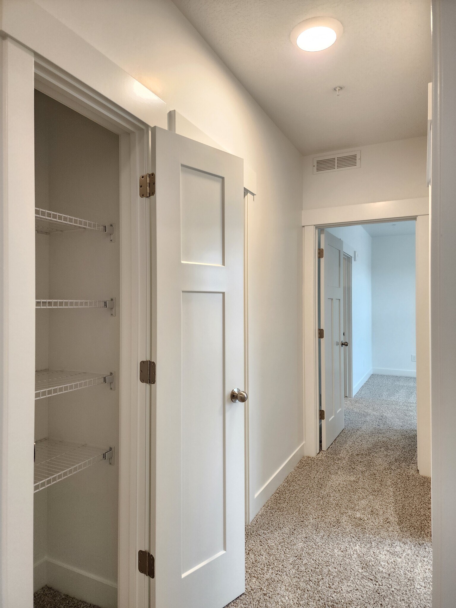 Building Photo - 4735 S Alder Dr