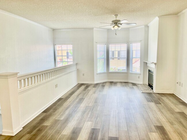 Building Photo - Barksdale 2 Bed / 2 Bath
