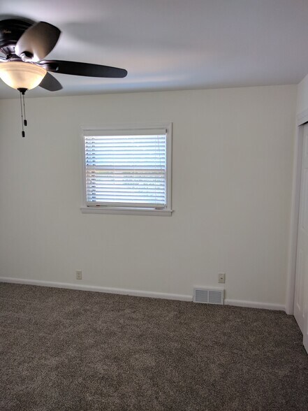 Building Photo - 6423 Powell Pl