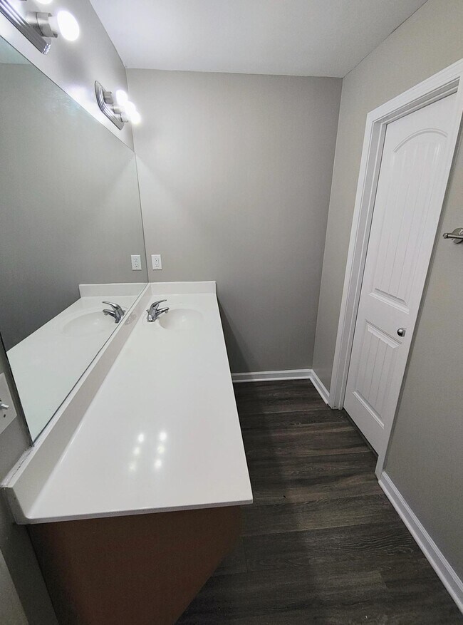 Building Photo - 5646 Sycamore Woods Dr