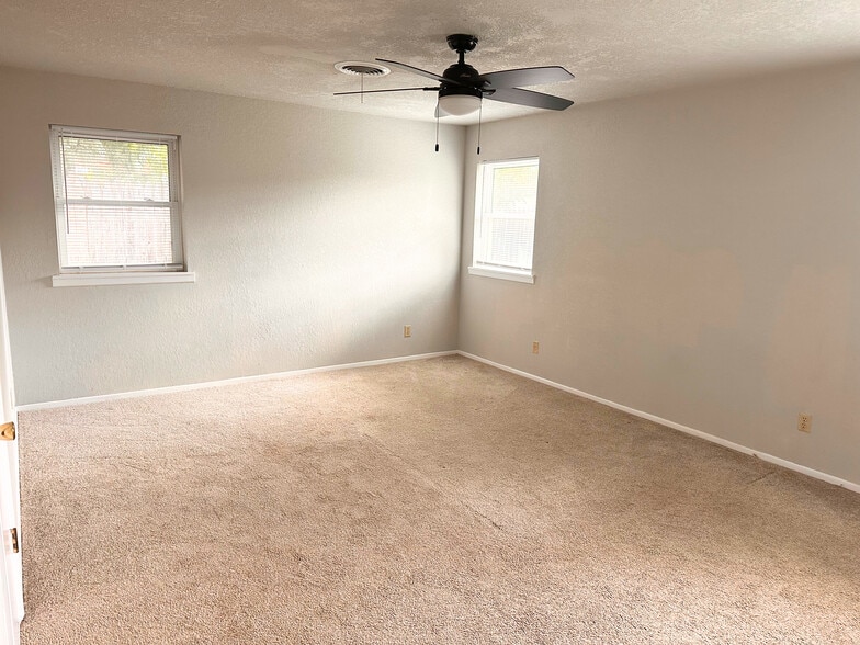 Building Photo - 6007 Palmetto Trl
