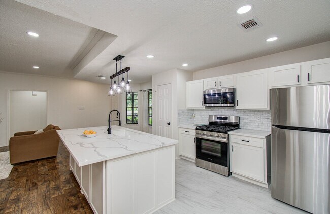 Building Photo - 806 Country Pl Blvd