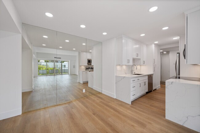 Dining Room - 1155 N La Cienega Blvd