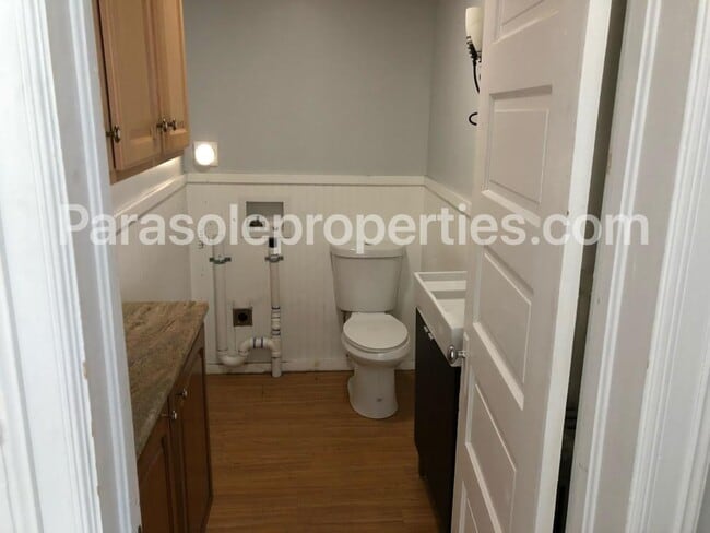 Building Photo - 919 Clay Ave