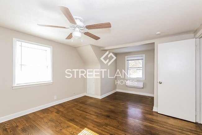 Building Photo - REDUCED!