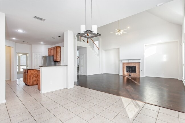 Building Photo - 915 Falcon Trail