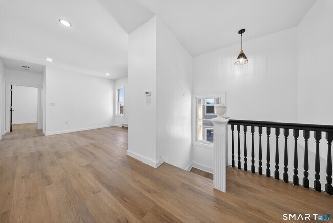 Building Photo - 259 Laurel Ave