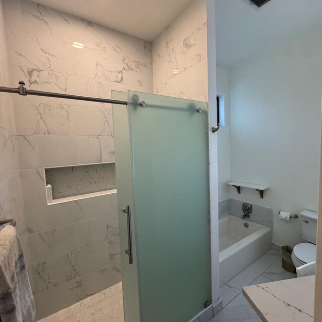 Building Photo - 1111 Vista De Los Alamos