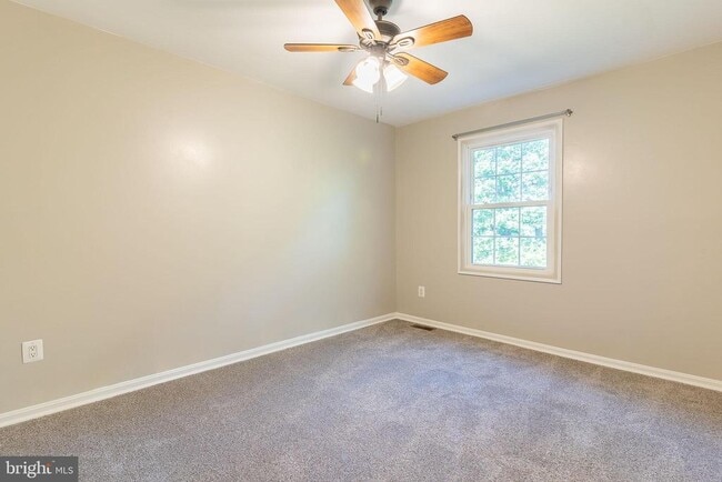 Building Photo - 6584 Yadkin Ct