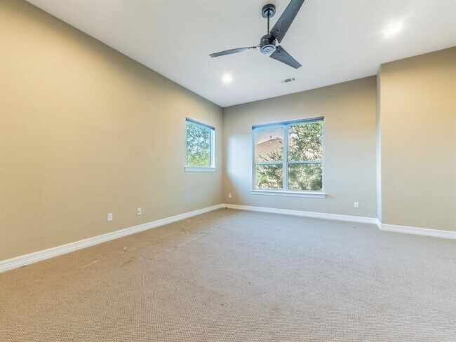 Building Photo - 826 San Remo Blvd