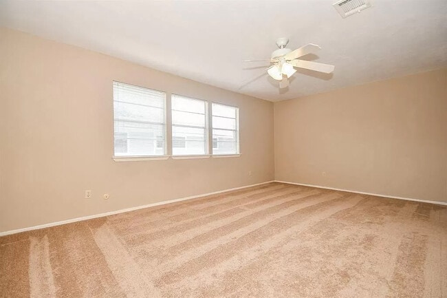 Building Photo - 10807 Sugar Hill Dr