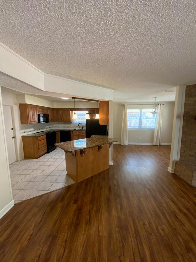 Building Photo - 129 12th Ave