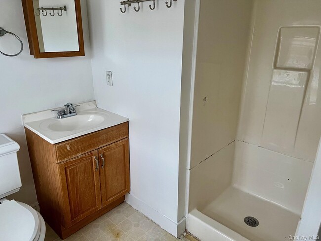 Building Photo - 3279 Franklin Ave