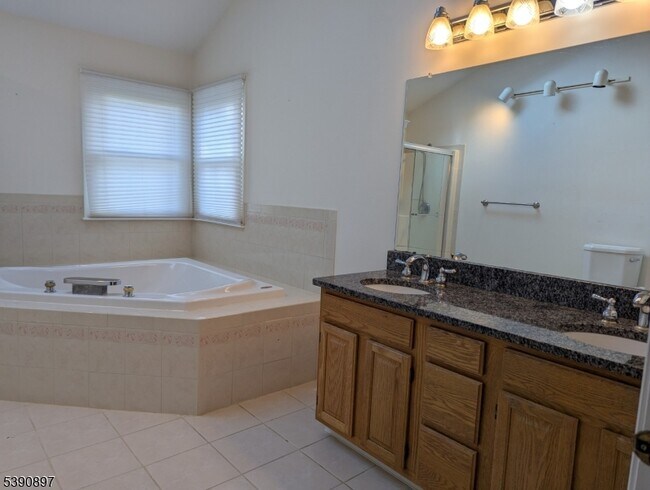 Building Photo - 25 St Andrews Dr