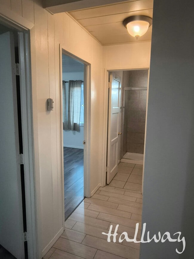 Building Photo - 2564 Elwood Ave