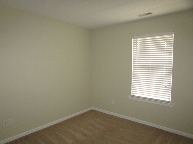 Building Photo - This property is located at The Villages at Mariner's Pointe - 3 Bedrooms  2 Baths  with 2 Car Ga...