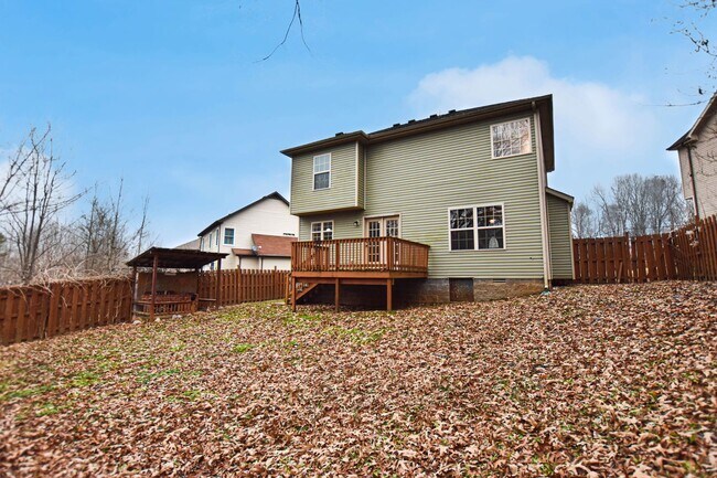 Building Photo - Pet Friendly Three Bedroom!