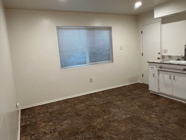 Building Photo - 1392 Bolton Dr