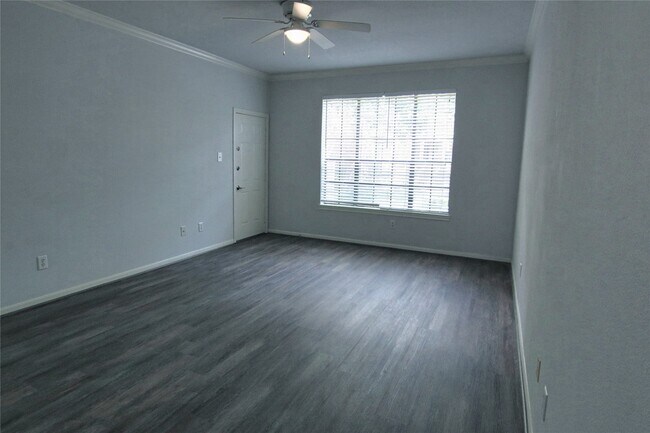 Building Photo - 2255 Braeswood Park Dr