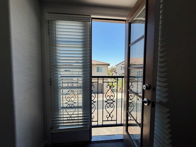 Building Photo - 3 BED 2.5 BATH 2 CAR GARAGE TOWNHOME IN HENDERSON CADENCE COMMUNITY FOR RENT!!