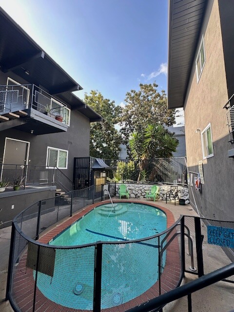 Building Photo - 7555 De Longpre Ave