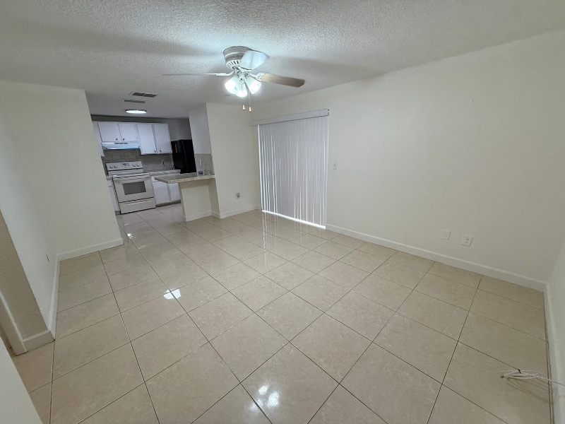 Building Photo - 10203 Carriage Glen Ct